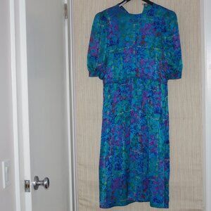 Adrianna Papell Silk Ruff Short Sleeve Pleated Blue Floral Midi Dress Size: 6
